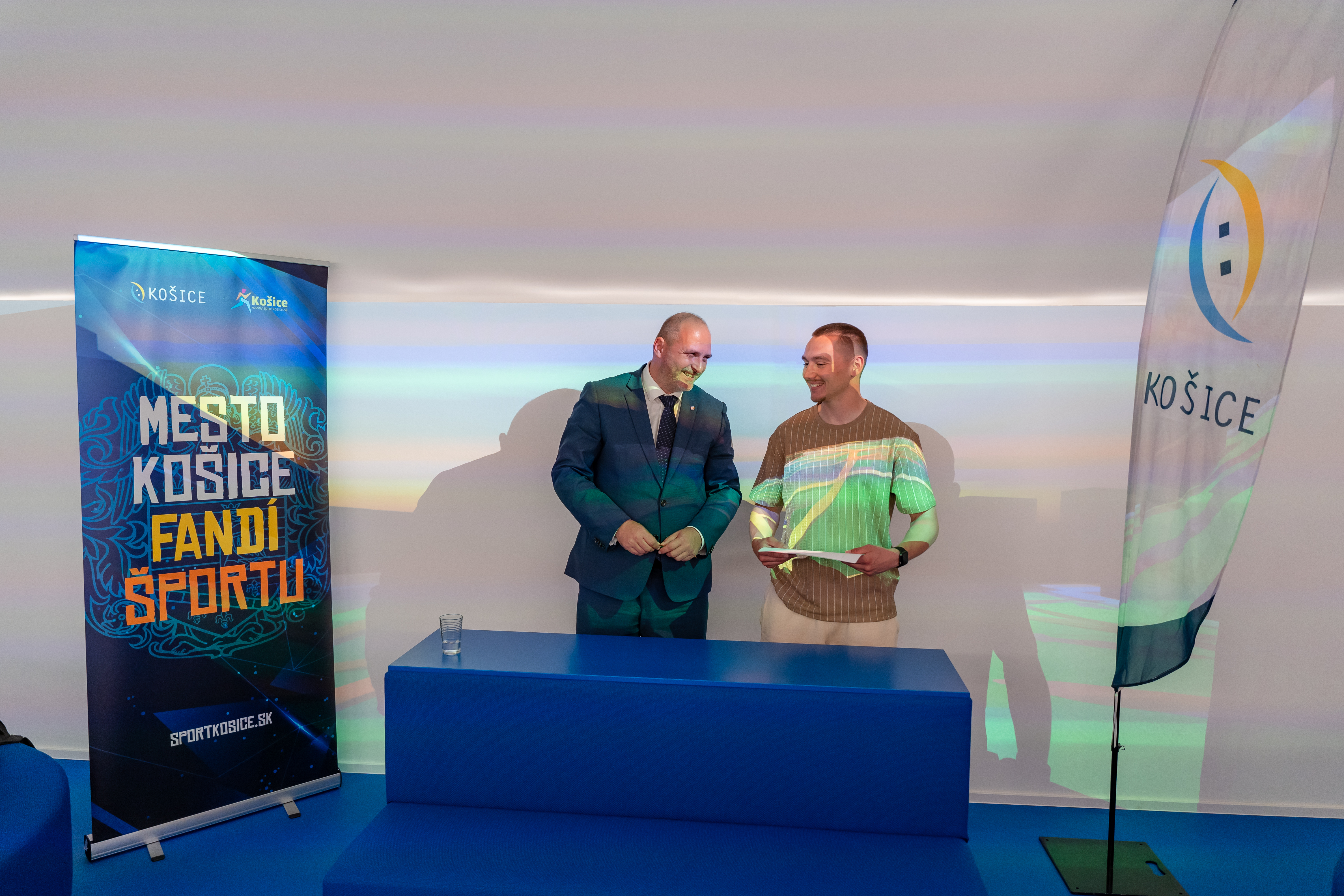 Sportovci , dotacie - podpis zmluv  -28